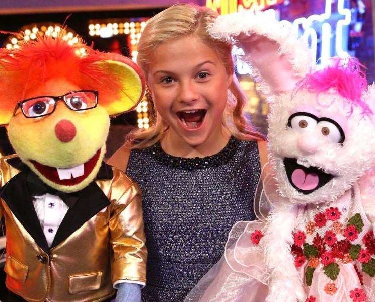 Rocking Around The Christmas Tree with Darci Lynne and Friends Wagner